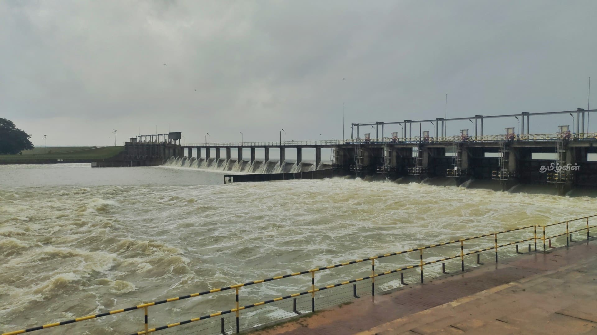 Iranamadu Tank bg image