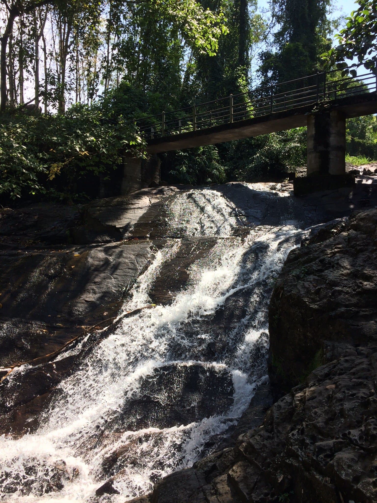 Ranmudu Ella Falls bg image
