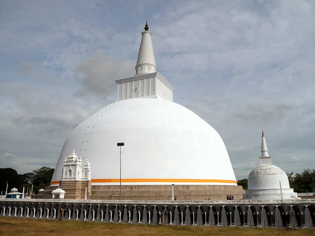 Ruwanwelisaya Stupa-image