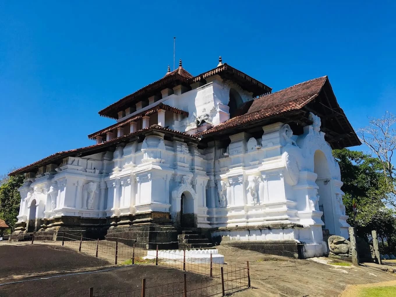 Lankatilaka Temple-image
