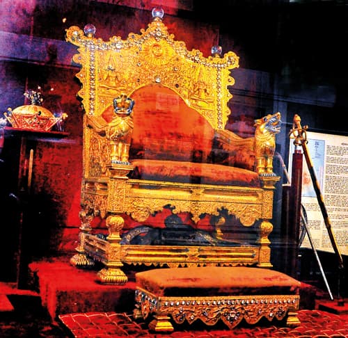 Royal Throne of the Last King-image