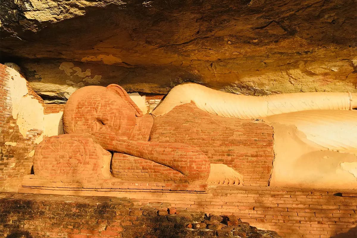 Reclining Buddha-image