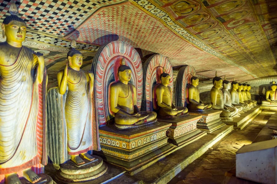 153 Buddha statues and ancient king statues-image